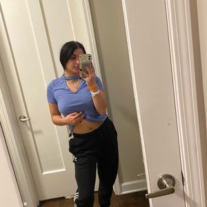 Cropped blue neck tee